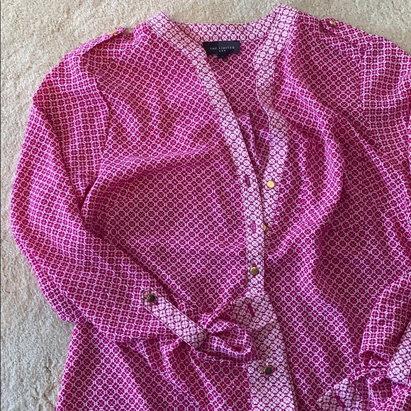 The Limited lightweight, long sleeve shirt. - Picture 3 of 5